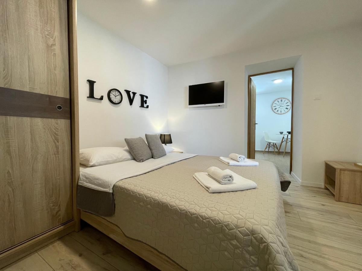 Apartments Nona Пула Екстериор снимка