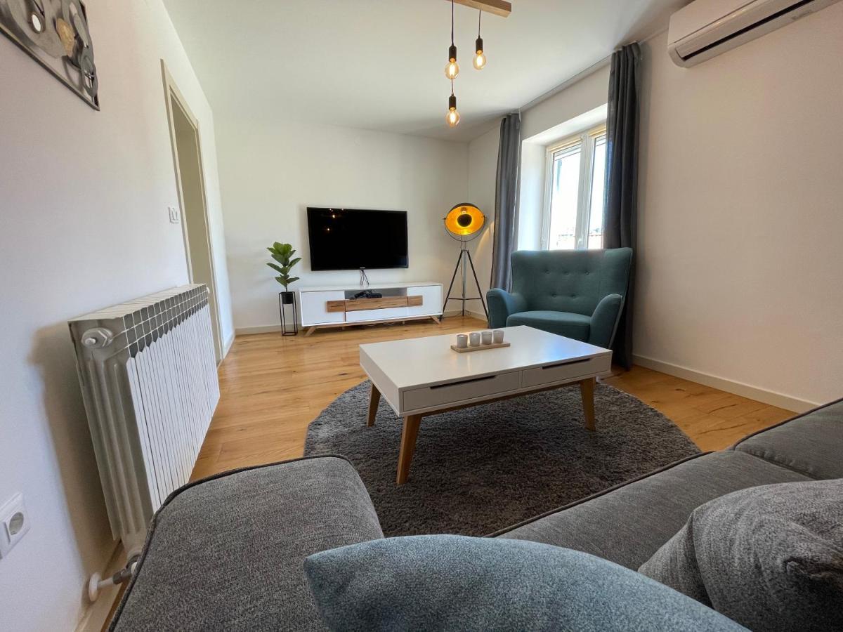 Apartments Nona Пула Екстериор снимка