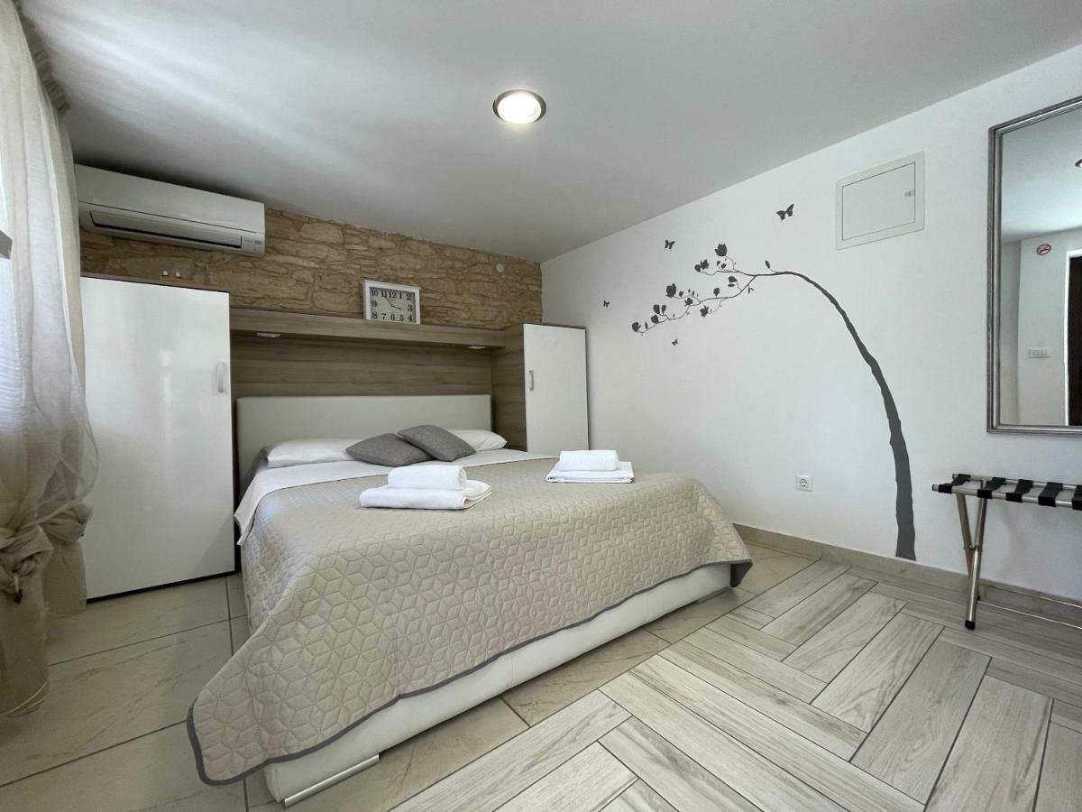 Apartments Nona Пула Екстериор снимка