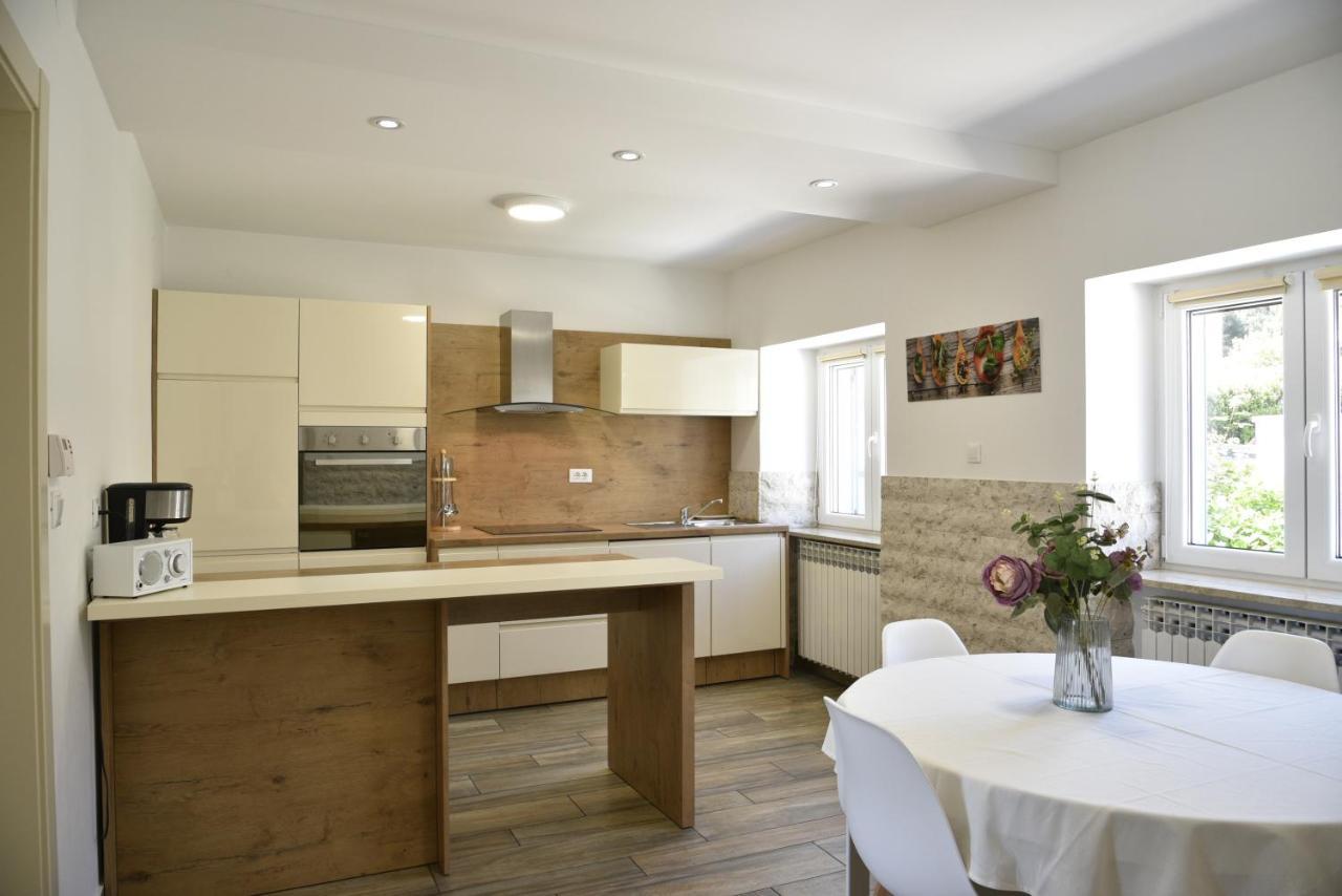 Apartments Nona Пула Екстериор снимка